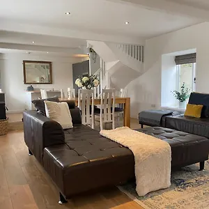 https://the-old-dairy-oughtibridge.yorkshirehotels.net