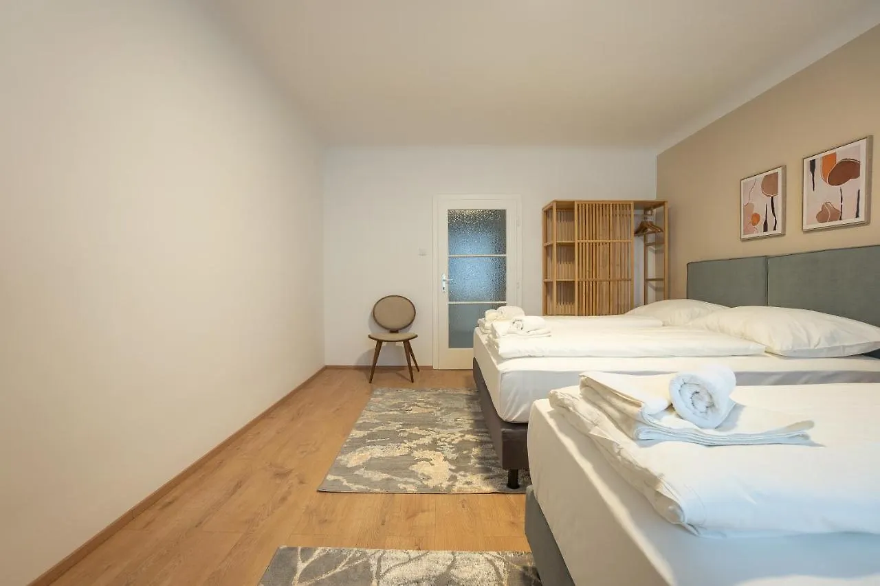 Apartment Stephansplatz View: Spacious 2-Bedroom with Balcony Vienna