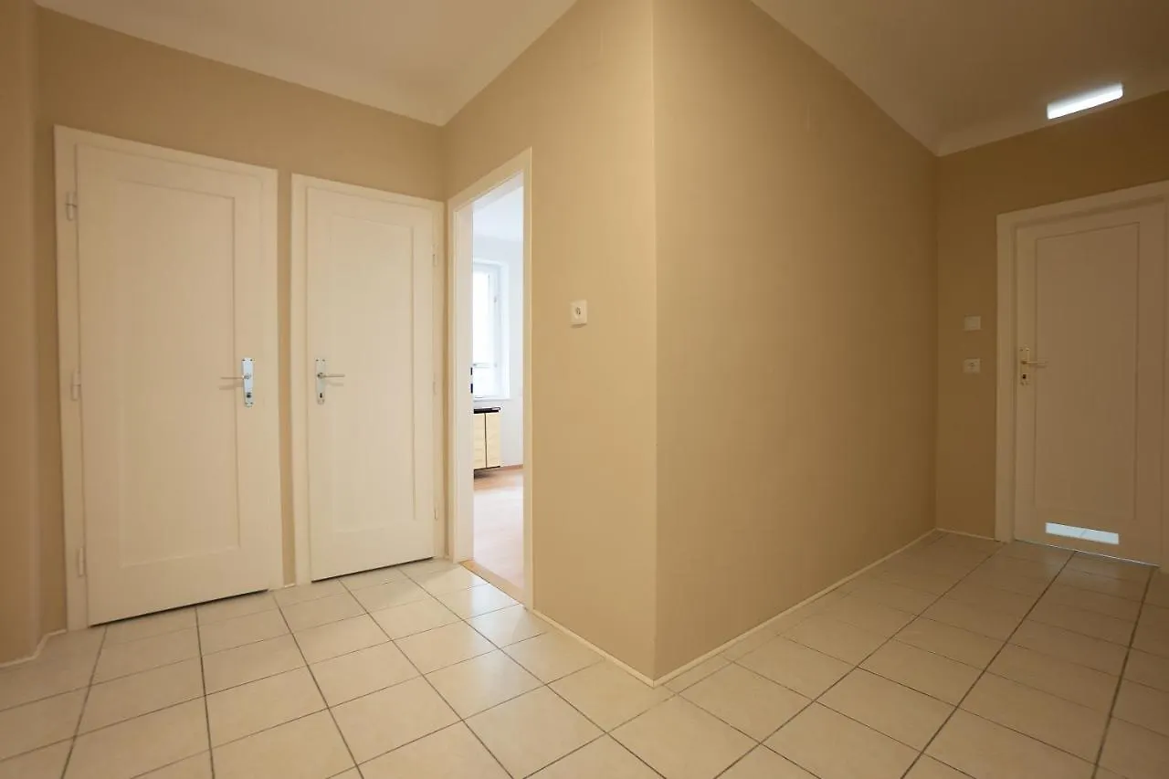 Stephansplatz View: Spacious 2-Bedroom with Balcony Vienna