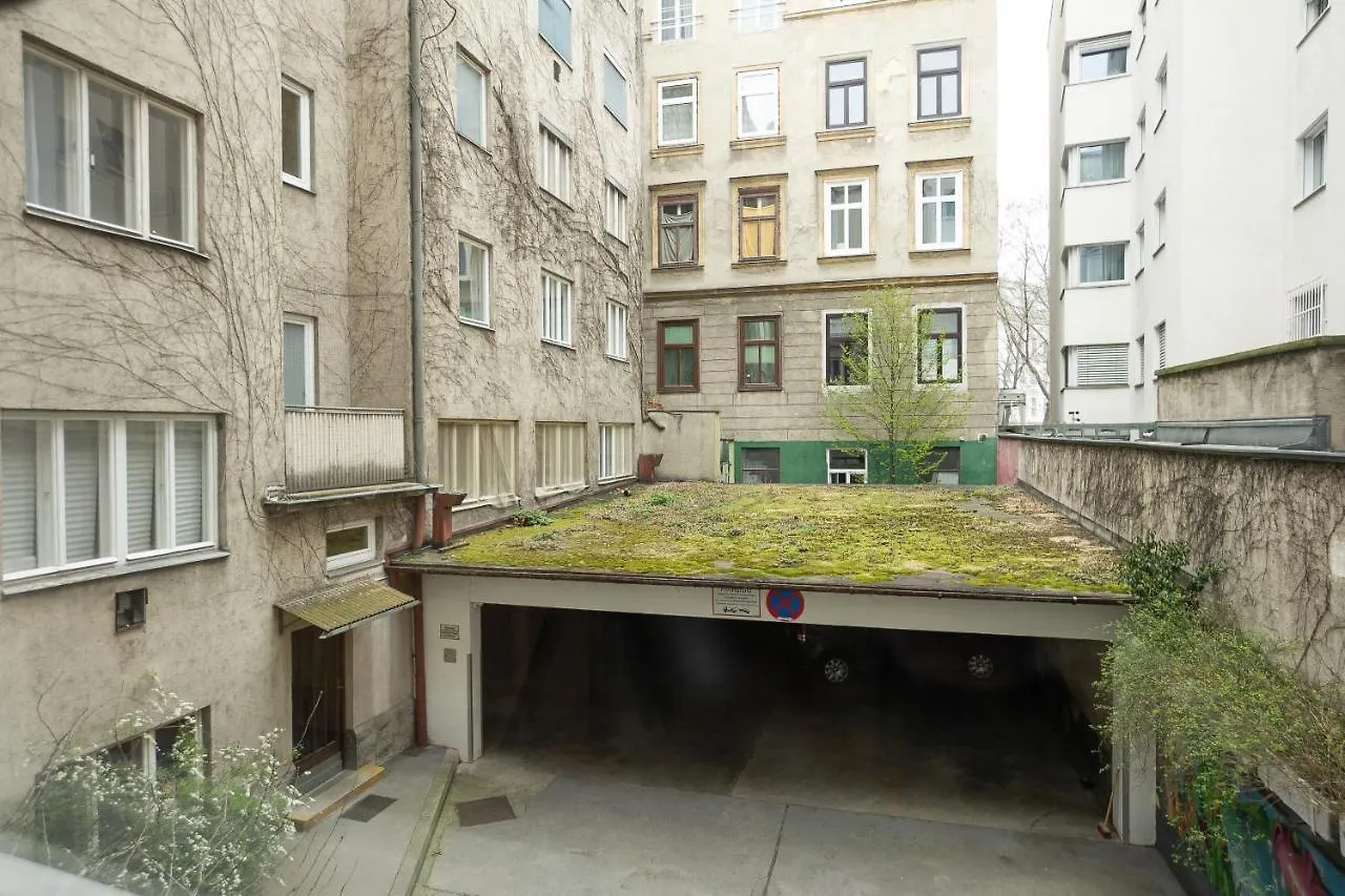 Stephansplatz View: Spacious 2-Bedroom with Balcony Vienna