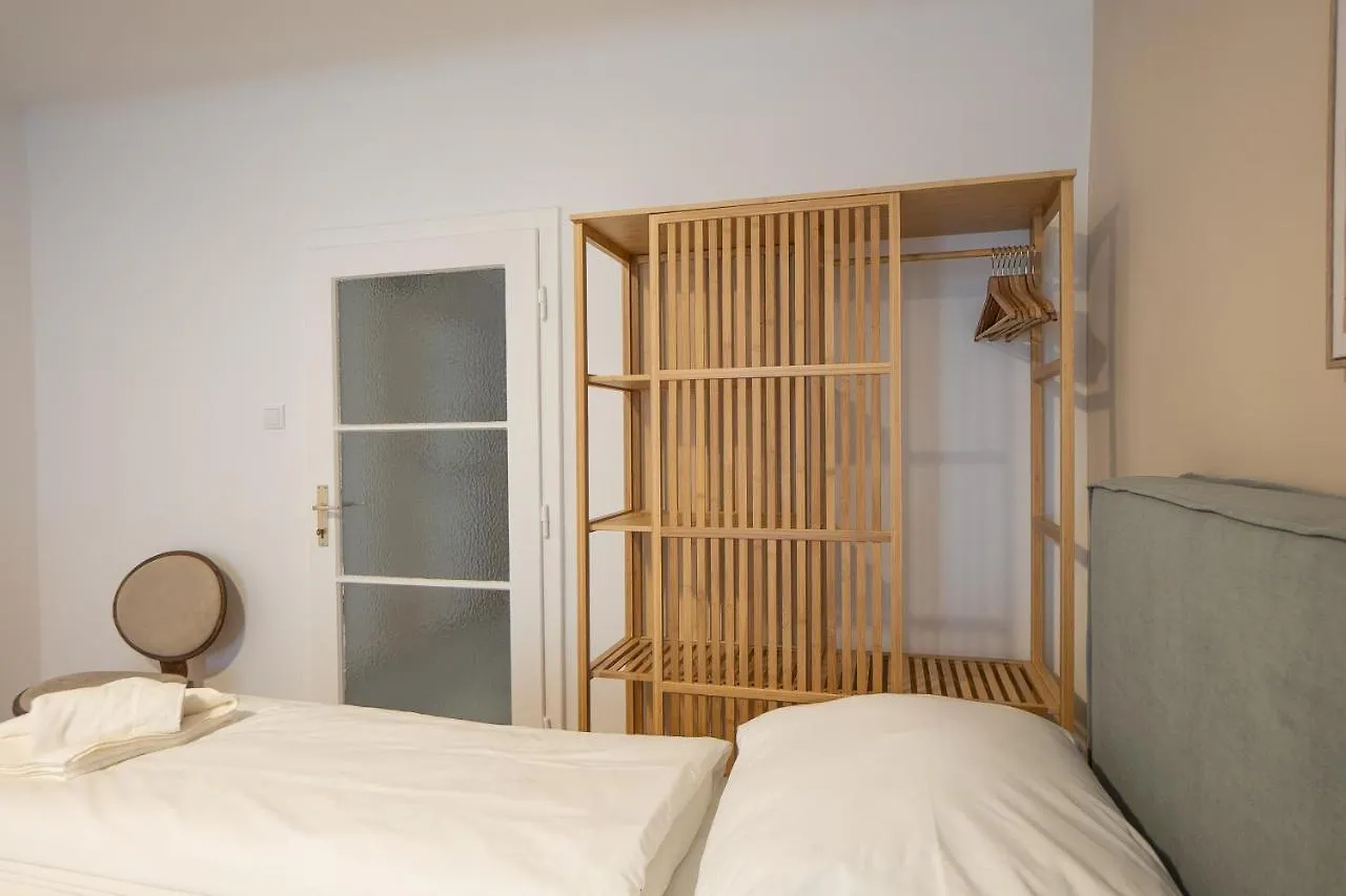 Stephansplatz View: Spacious 2-Bedroom with Balcony Vienna