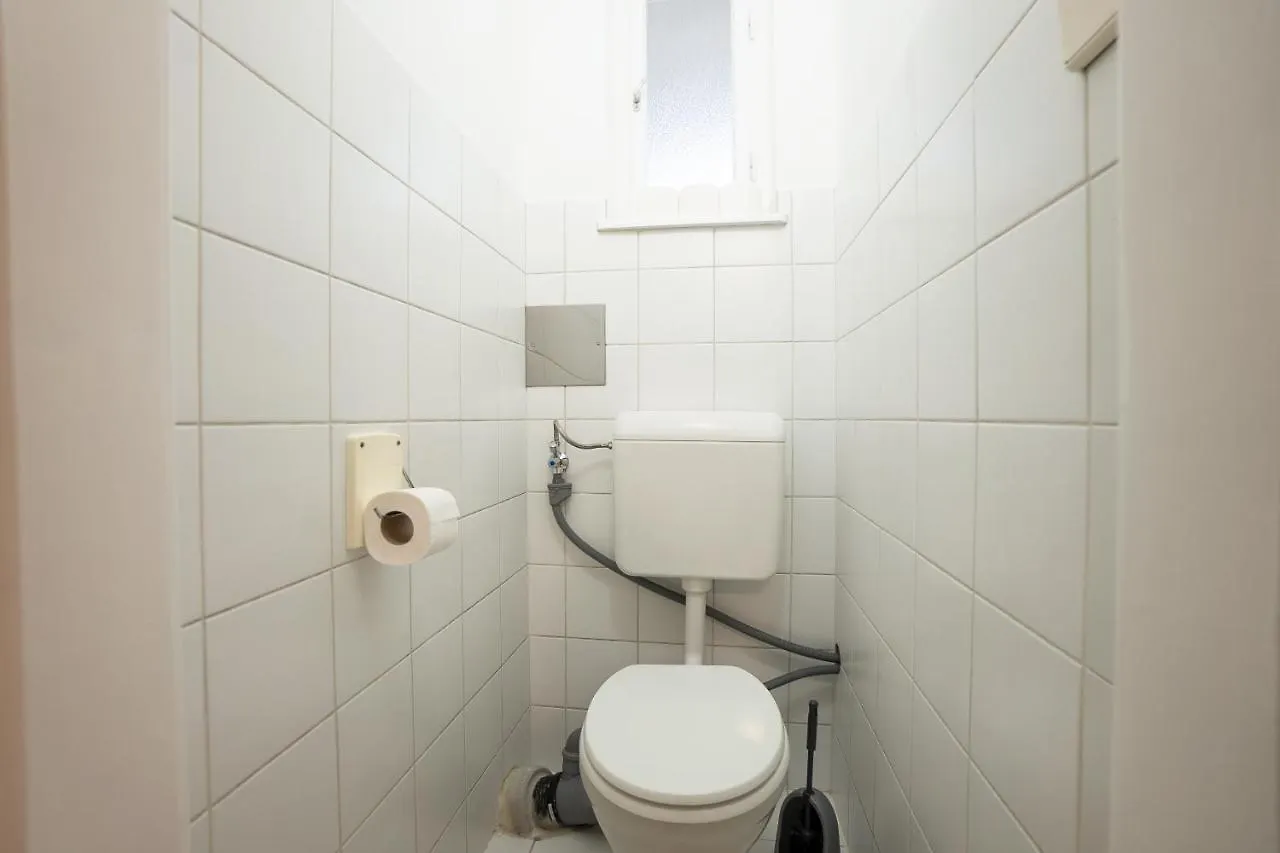Stephansplatz View: Spacious 2-Bedroom with Balcony Vienna 0*,